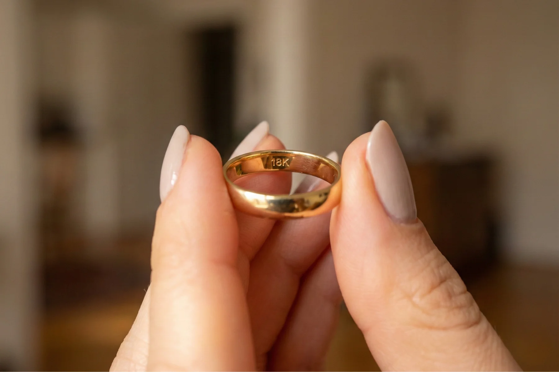 18K gold hallmark stamp