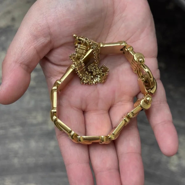 sell gold bracelets at The Alloy Market