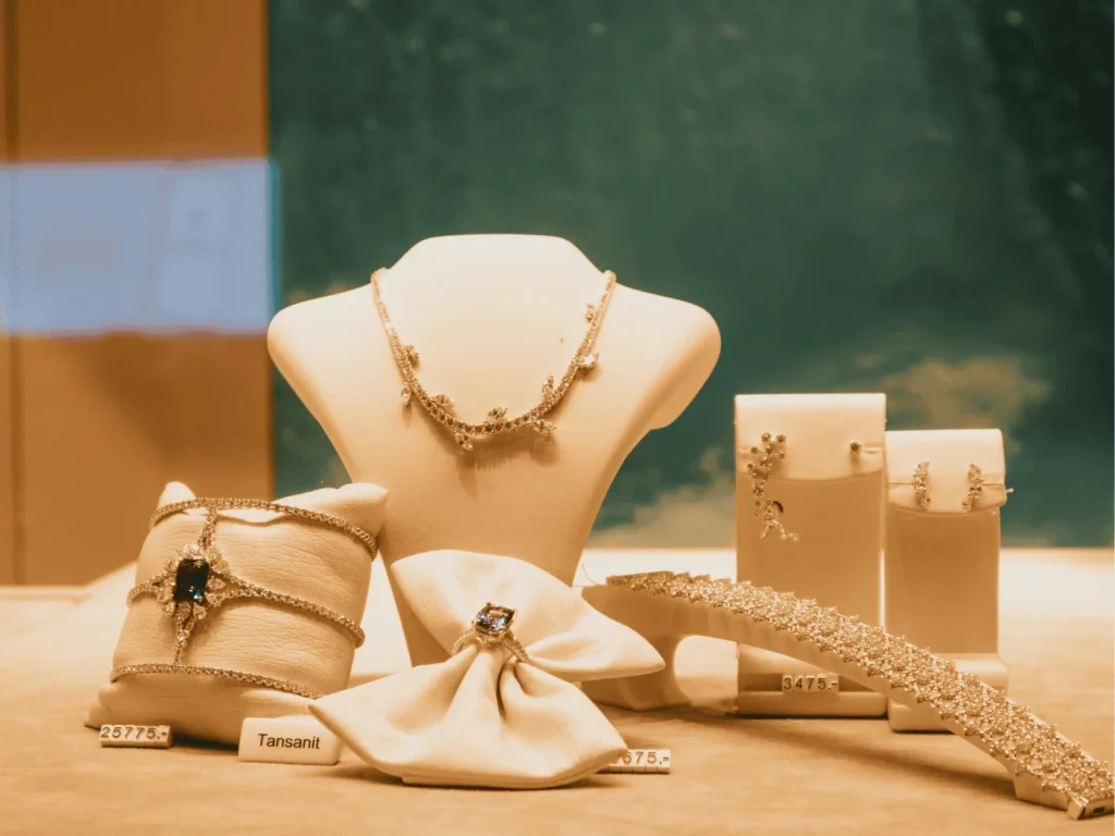 do jewelry stores buy gold