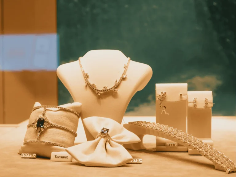 do jewelry stores buy gold