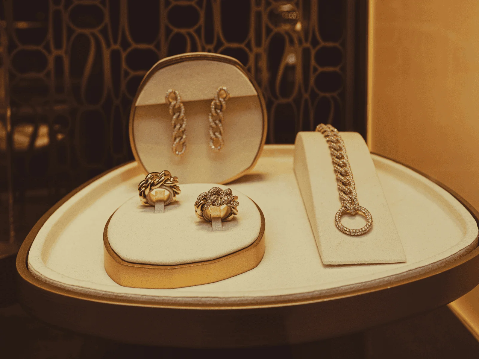 some jewelry stores buy gold