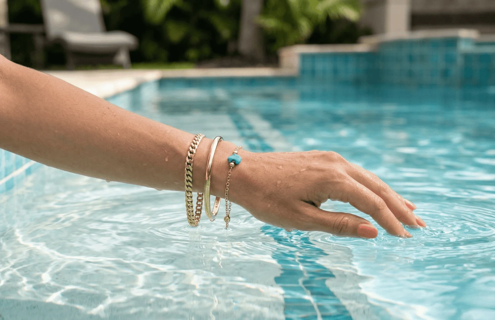 does 18K gold tarnish in water