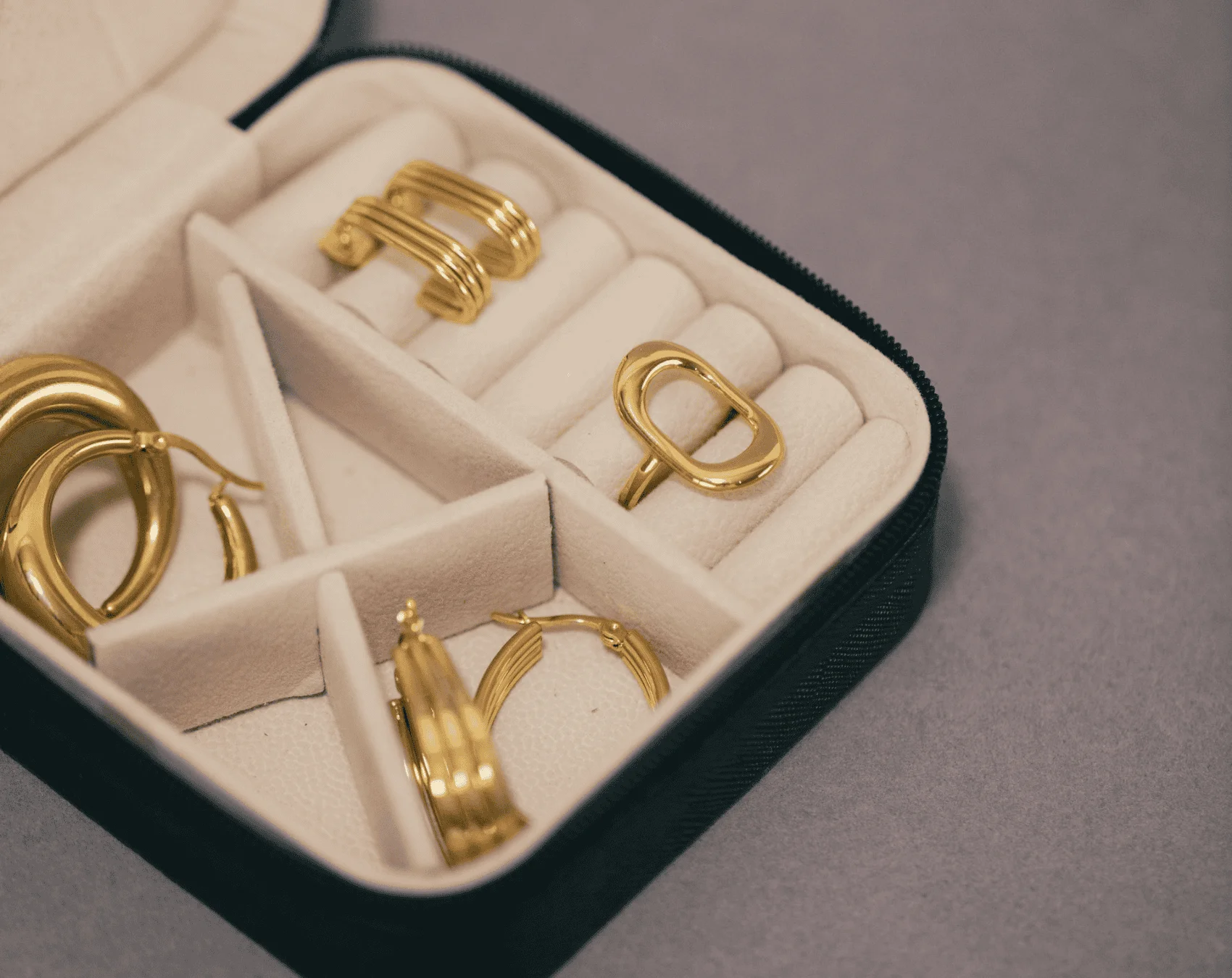 24K gold jewelry storage tips
