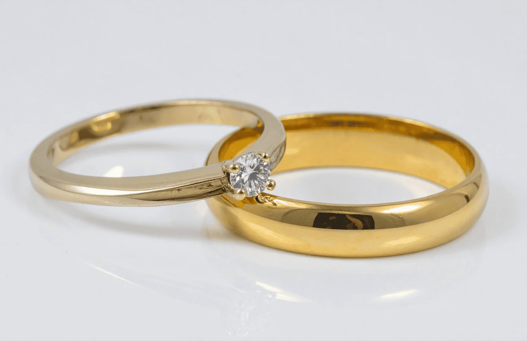 What affects a ring's weight