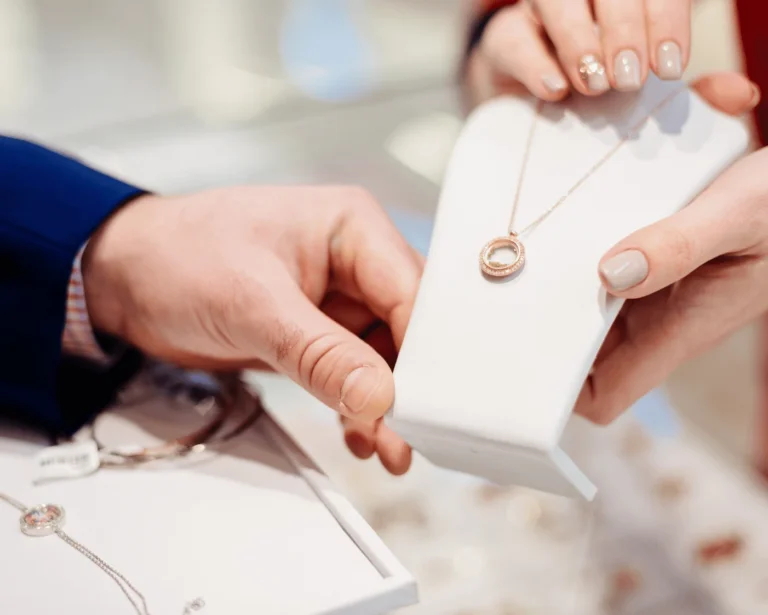 how to buy gold jewelry