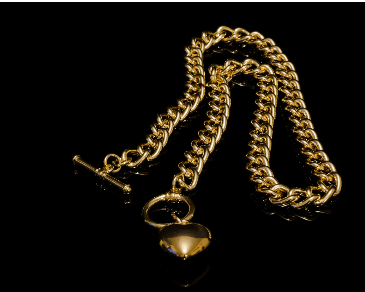gold chain with heart pendant