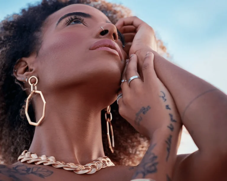 what color jewelry should I wear